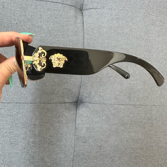 Versace black sunglasses - Picture 3 of 6